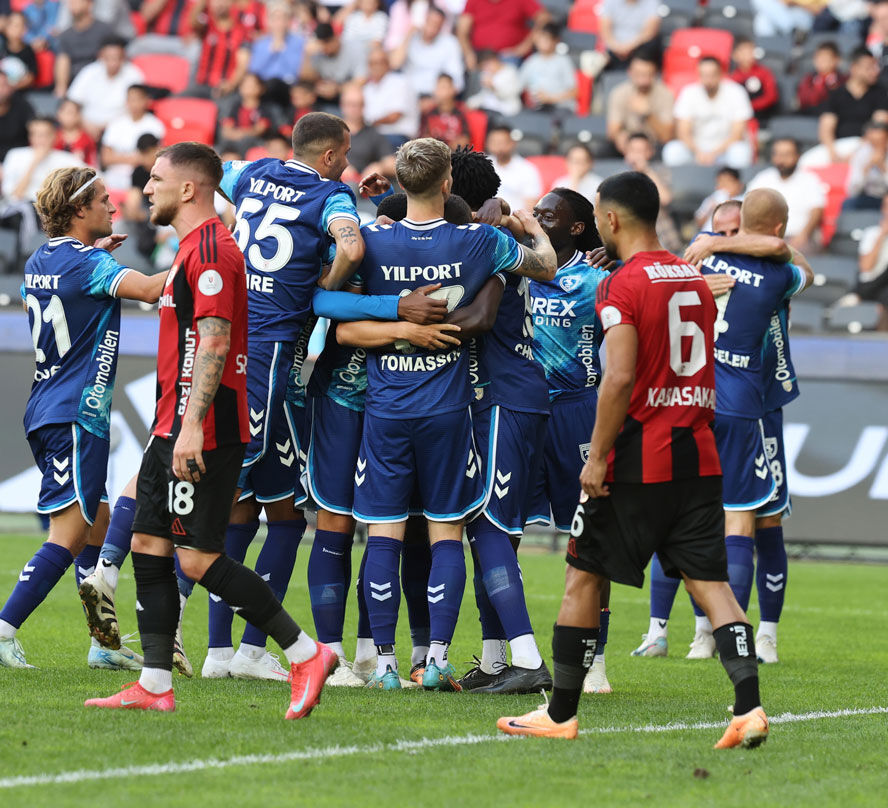 Burak Yılmaz'ın bileği bükülmüyor: Bu kez 2-0'dan döndüler - 1. Resim