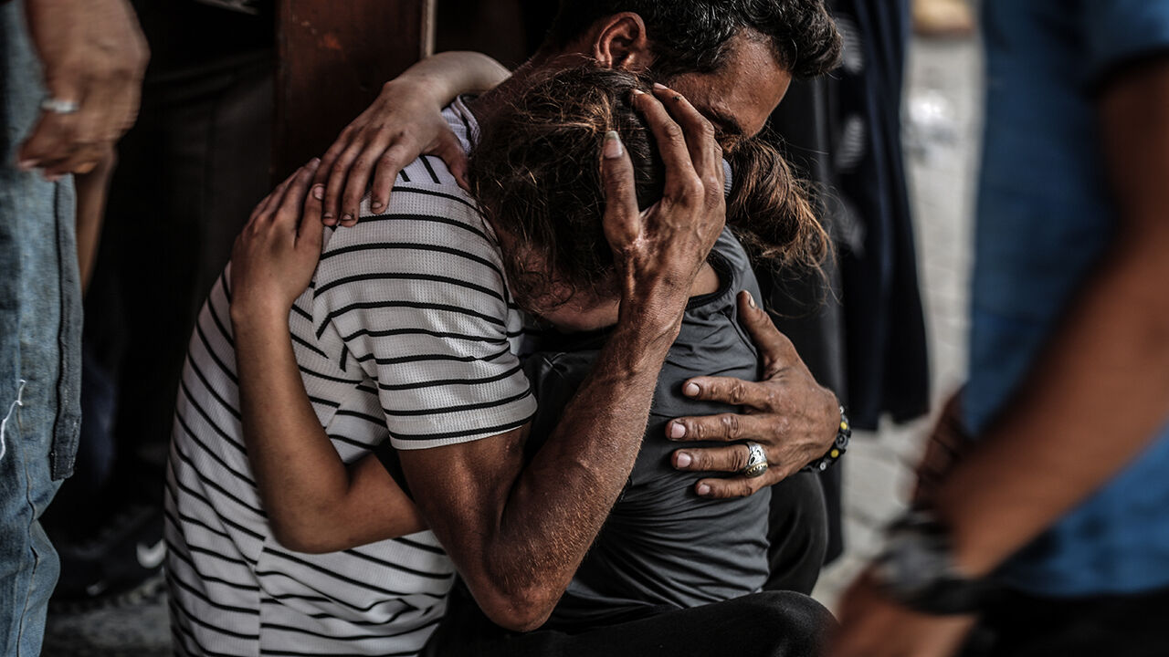 Gazze’de kanlı sabah: İsrail aynı aileden onlarca kişi öldürdü - 1. Resim