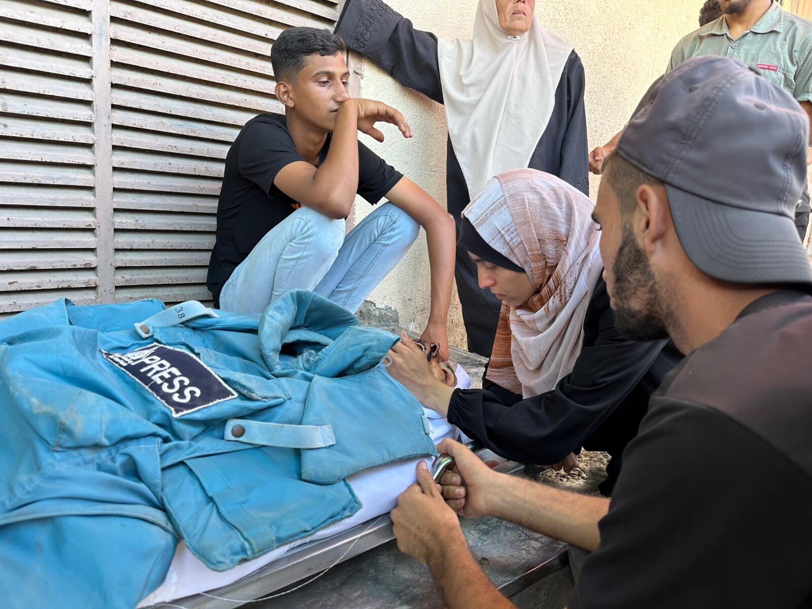 İsrail yine katliam yaptı! Çok sayıda ölü ve yaralı var - 1. Resim