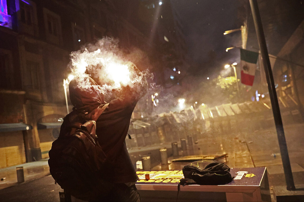 Meksika'da yıllardır çözülemeyen sır: Kaybolan 43 öğrenci protestosu şiddetlendi - 1. Resim