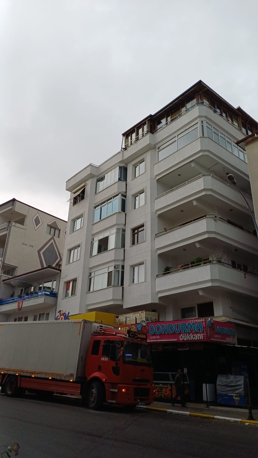 Şarkıcı Güllü'nün son dönemdeki rahatsızlığı ortaya çıktı! Muayene sırasındaki fotoğraflarına ulaşıldı - 2. Resim