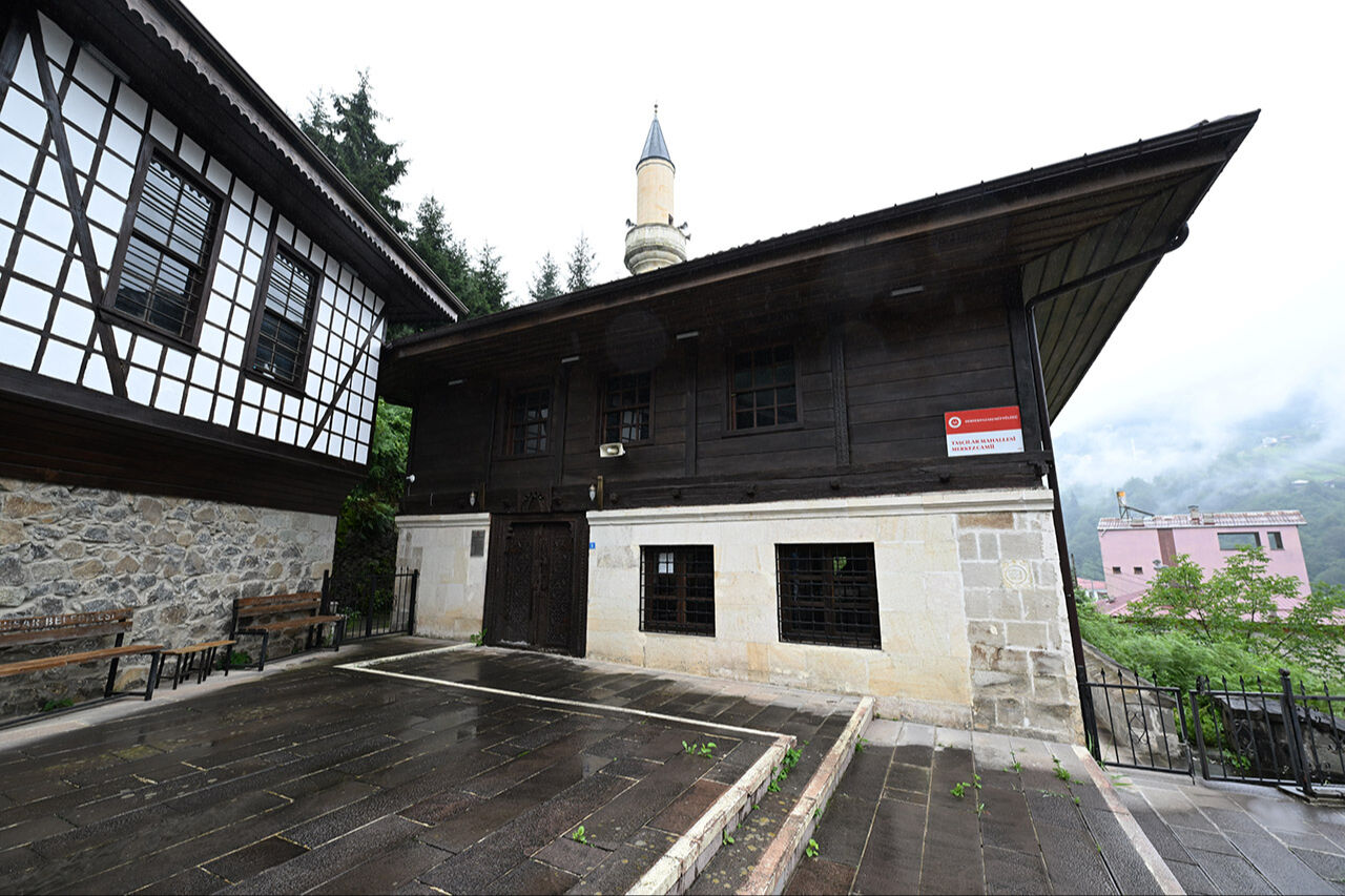 Sütunundaki çatlaklar bile korundu! Asırlık Trabzon camileri hayran bıraktı Sütunundaki çatlaklar bile korundu! Asırlık Trabzon camileri hayran bıraktı - 6. Resim