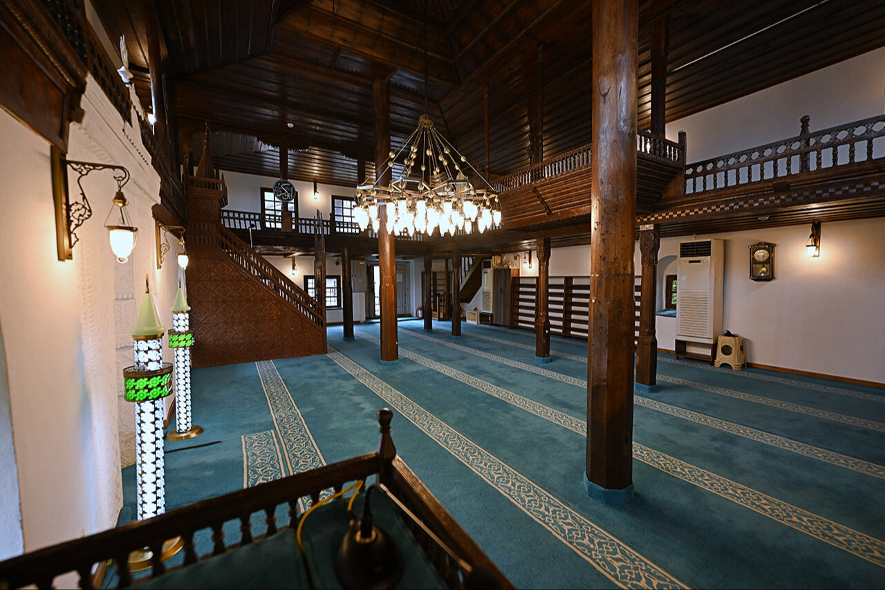 Sütunundaki çatlaklar bile korundu! Asırlık Trabzon camileri hayran bıraktı - 7. Resim