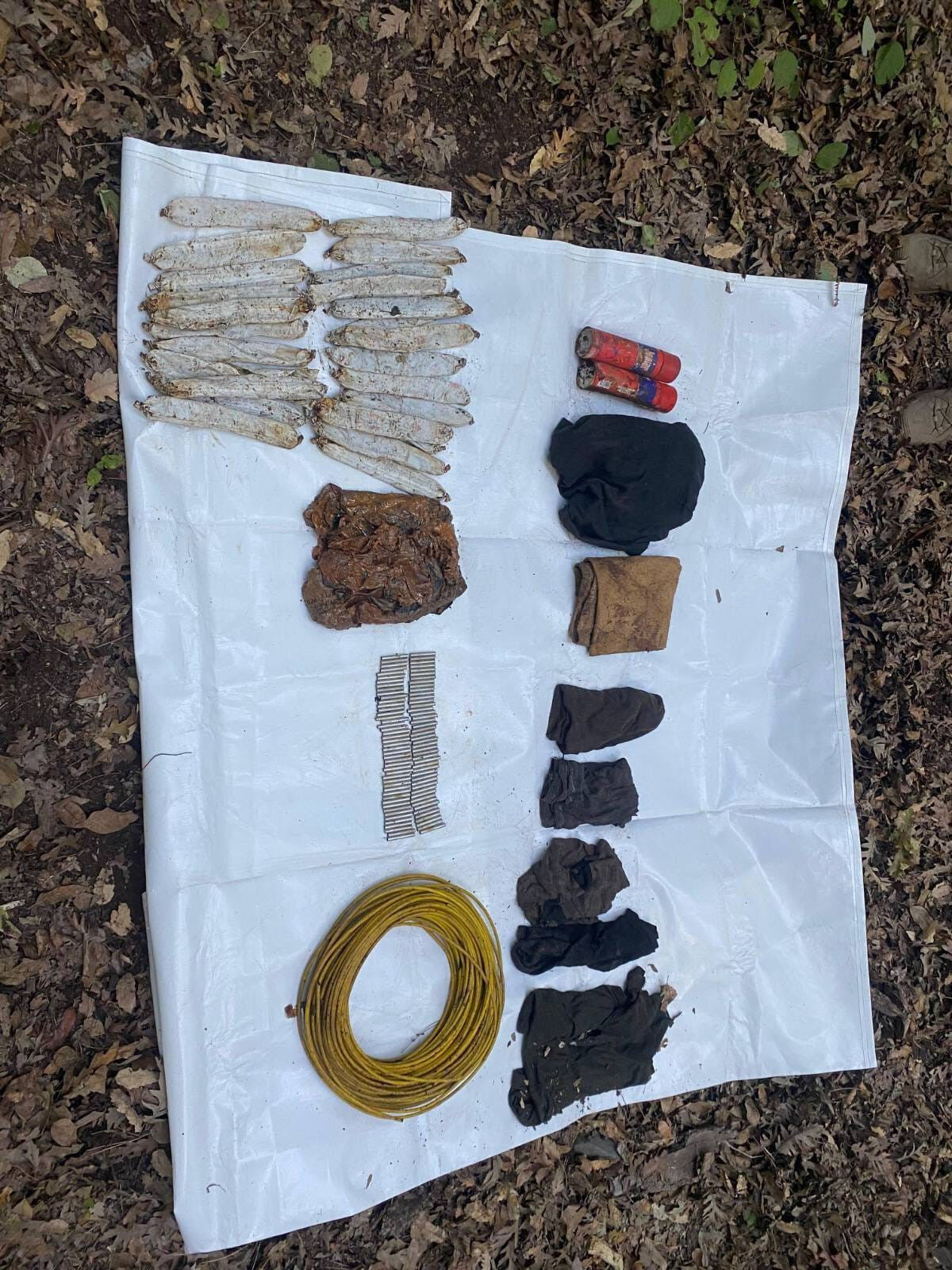 Terör örgütü PKK/KCK'nın mağarasına operasyon! Çok sayıda patlayıcı ele geçirildi - 1. Resim