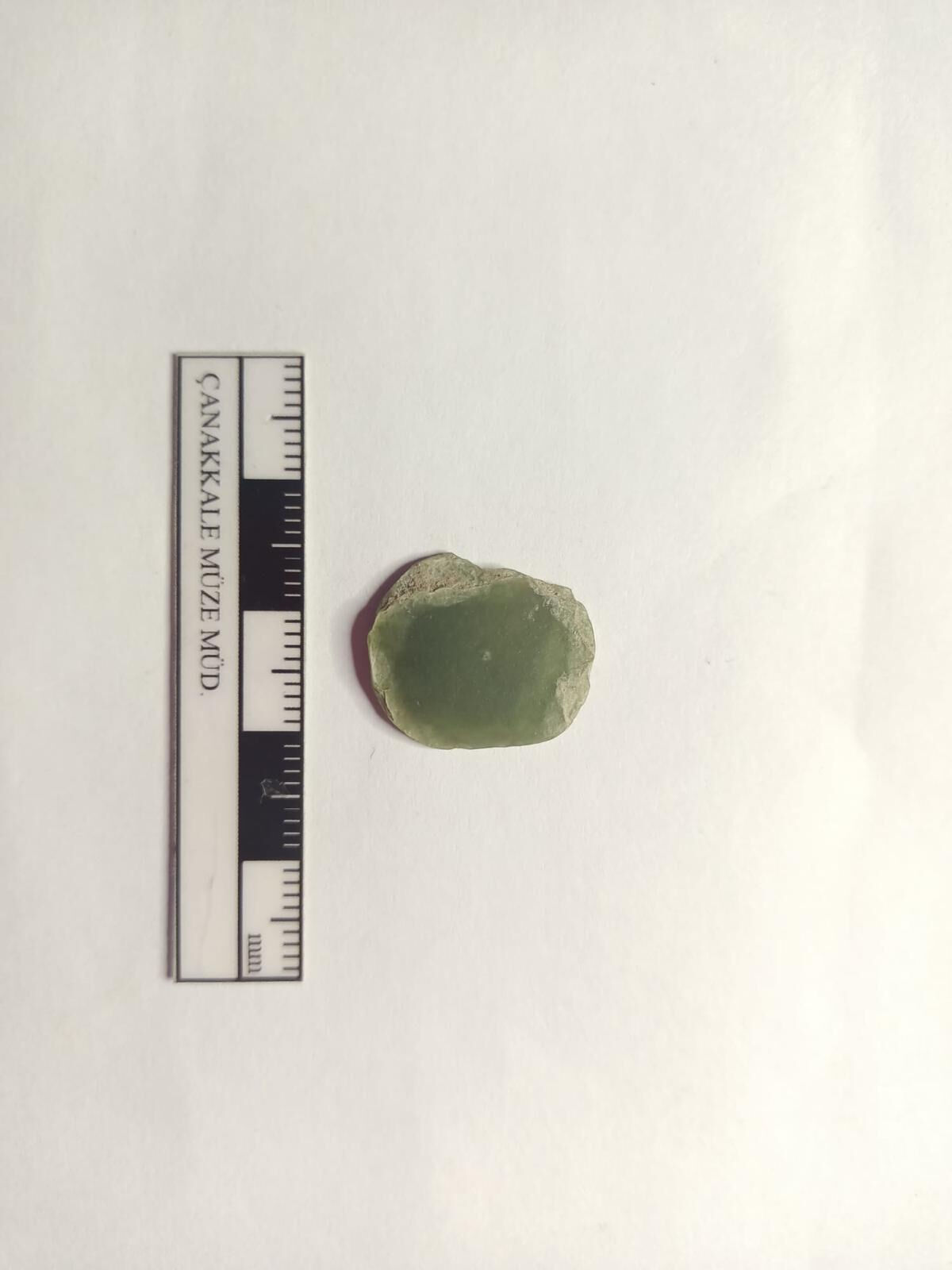 Troya kazılarında dünya literatürüne girecek keşif! Binlerce yıllık altın broş ve yeşim taşı bulundu - 1. Resim