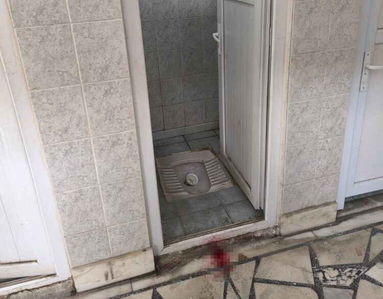 Batman'da madde krizine şahıs, cami tuvaletinde olay çıkardı! Kan revan içinde asılı kaldı - 2. Resim
