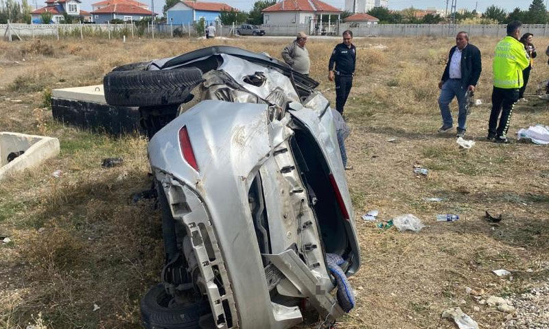 Düğün konvoyunda korkunç anlar: Araç tarlaya uçtu - 2. Resim