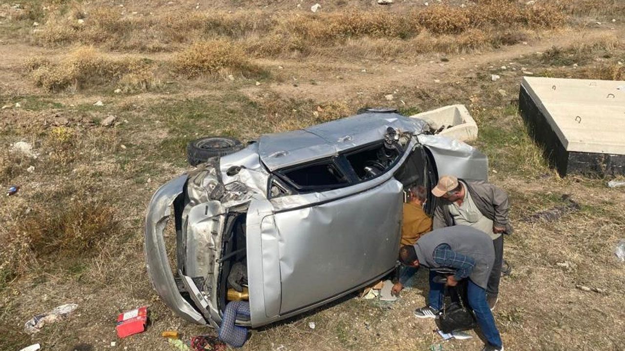 Düğün konvoyunda korkunç anlar: Araç tarlaya uçtu