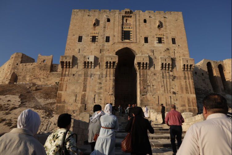 Esad'ın devrilmesine giden yolun sembolüydü! Halep Kalesi restorasyon sonrası ziyarete açıldı Esad'ın devrilmesine giden yolun sembolüydü! Halep Kalesi restorasyon sonrası ziyarete açıldı - 1. Resim