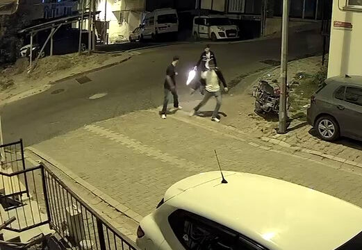 Esenyurt'ta çocukların silahlı şakası yürekleri ağza getirdi! - 1. Resim