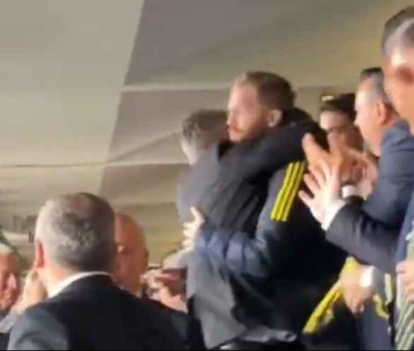 Fenerbahçe'de Sadettin Saran ve Devin Özek'in görüntüsü olay oldu: O anlar objektiflere yansıd - 2. Resim