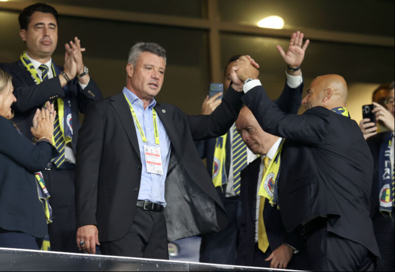 Fenerbahçe'de Sadettin Saran ve Devin Özek'in görüntüsü olay oldu: O anlar objektiflere yansıd - 1. Resim