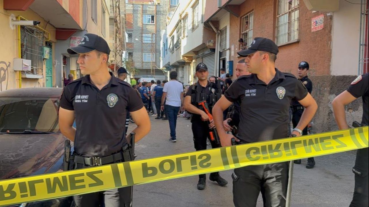 Gaziantep&#039;te öfkeli koca dehşet saçtı! Genç kadını öldürüp, intihar etti