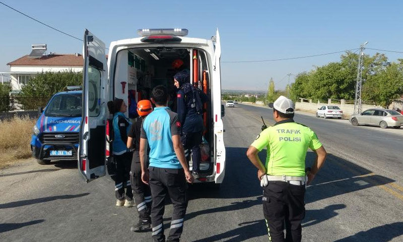 Kontrolden çıktı, bahçe duvarına çarptı: Anne ve 3 çocuğu yaralı - 2. Resim