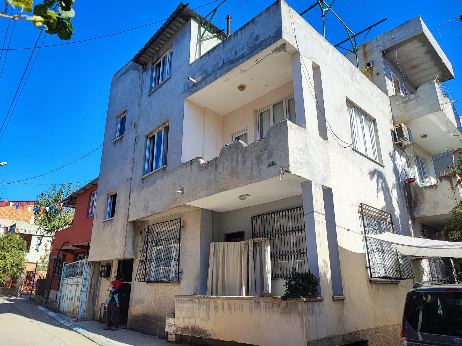 Skyfall’un ikonik mekanı Kasım Gülek Köprüsü yıkılıyor: Filmin gizli yıldızı Hatice Çetin, Bond anılarını anlattı - 2. Resim