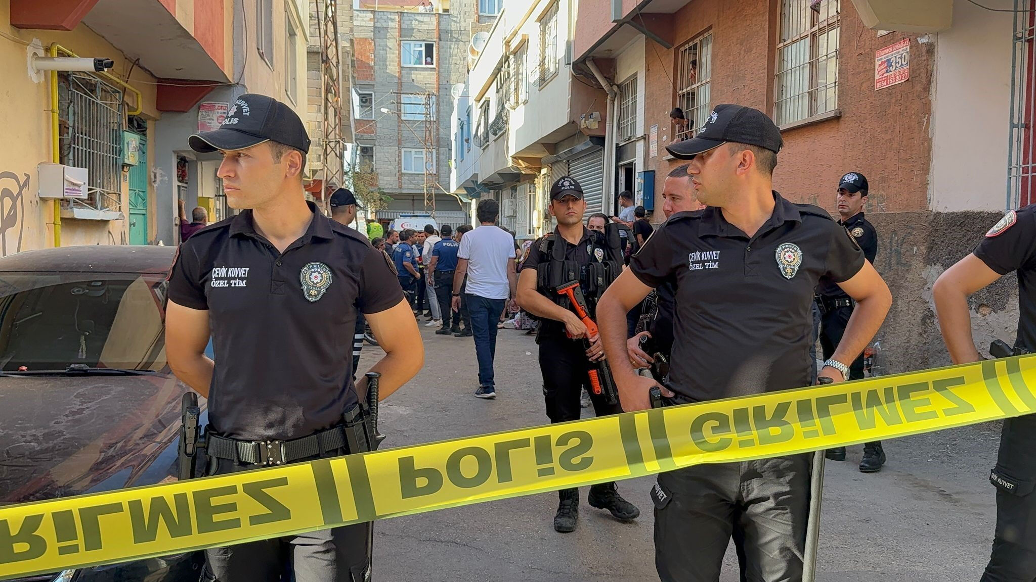 Eşini öldürdü, aynı tüfekle intihar etti! 3 çocuk hem öksüz hem yetim kaldı - 1. Resim