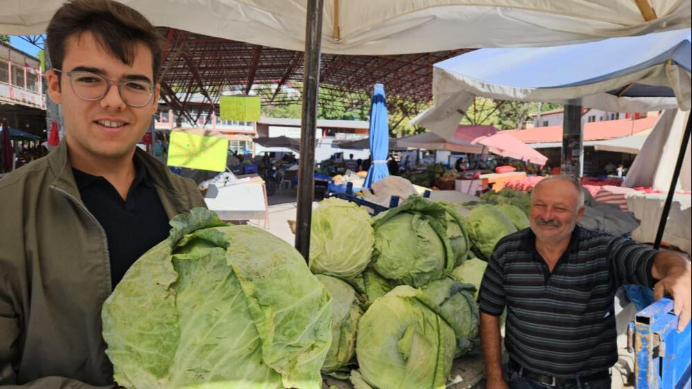 Malatya'da ata tohumu ile yetiştirilen lahanada hasat başladı! Tanesi 200 lira, bir alan bir daha geliyor - 1. Resim