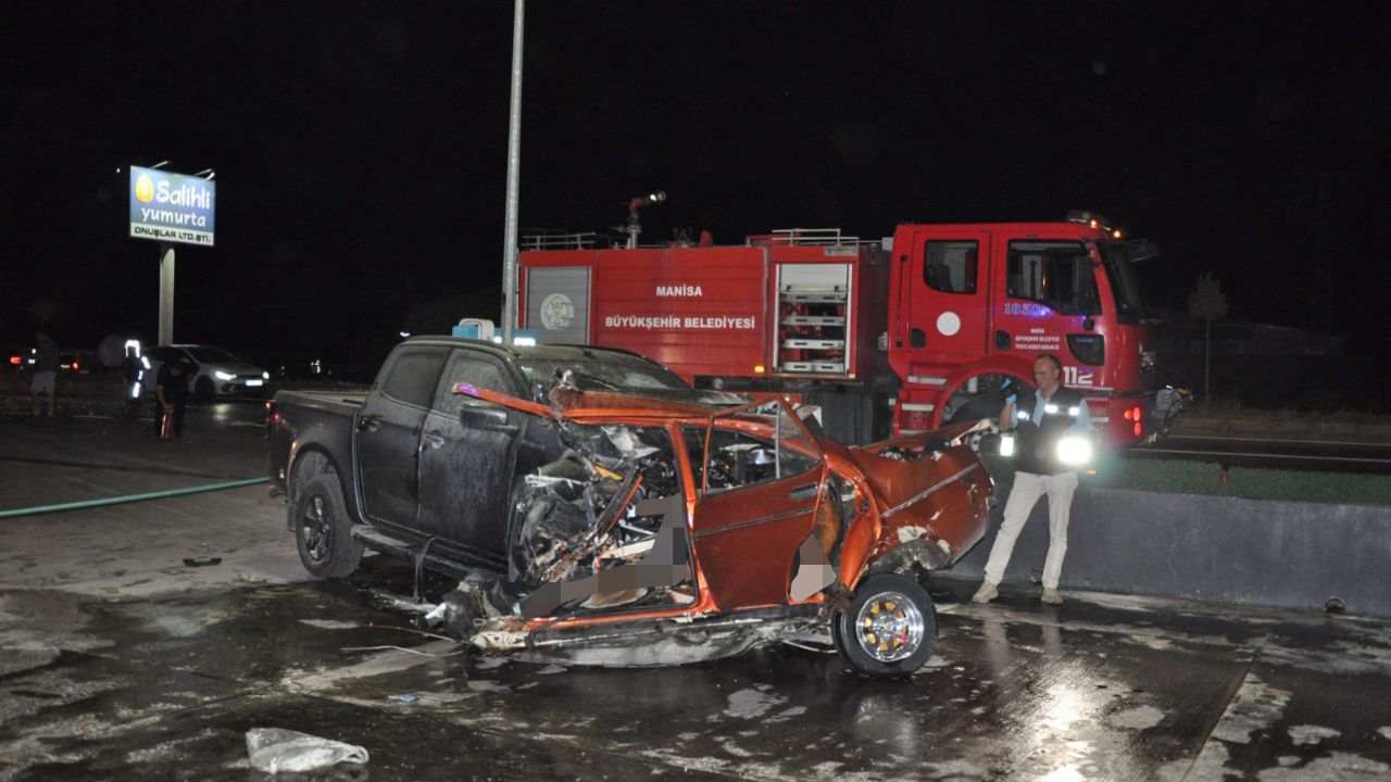 Manisa&#039;da katliam gibi kaza: 5 kişi hayatını kaybetti