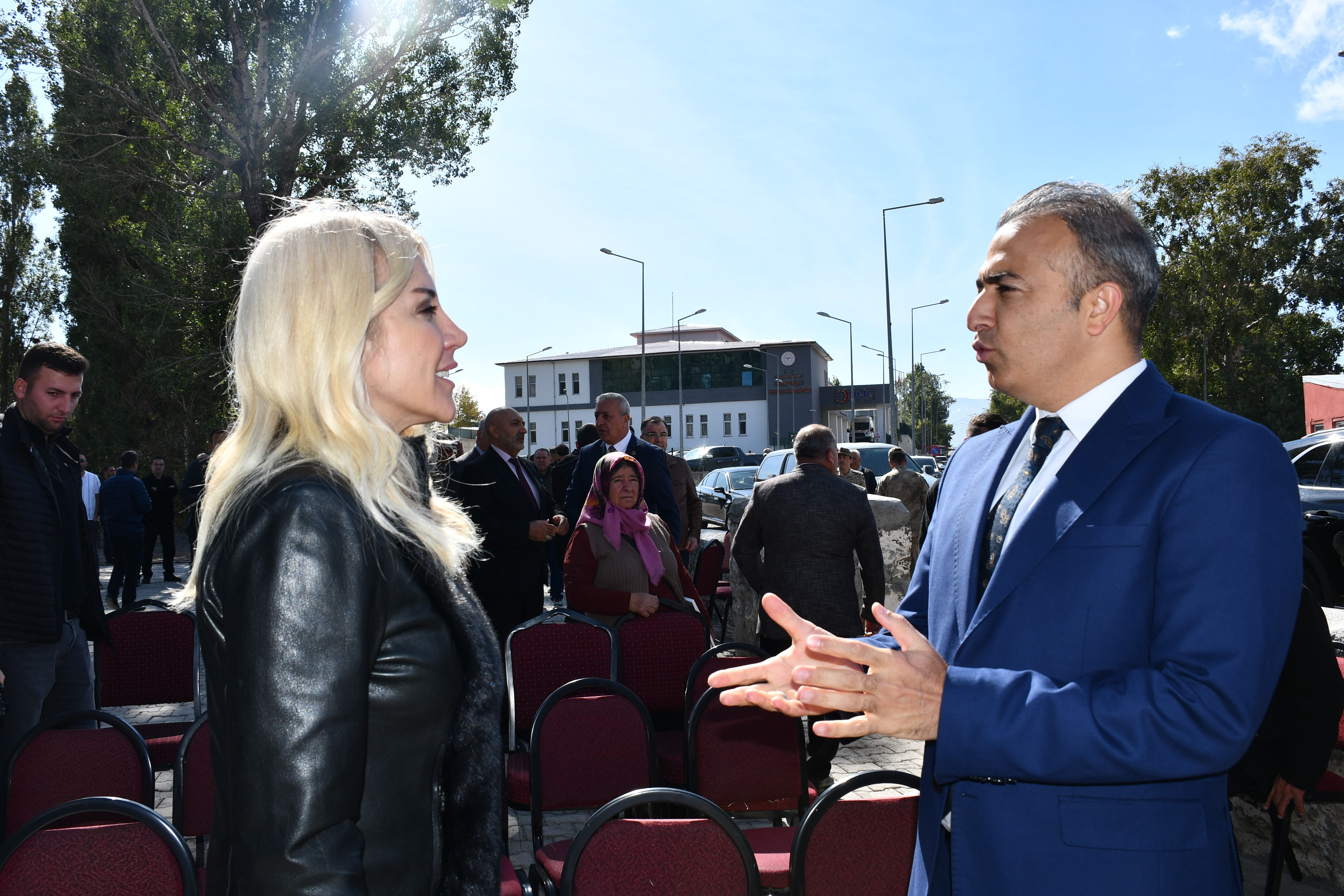 Prof. Dr. Esfender Korkmaz yaptırdı: Çıldır Öğretmenevi törenle hizmete açıldı - 1. Resim