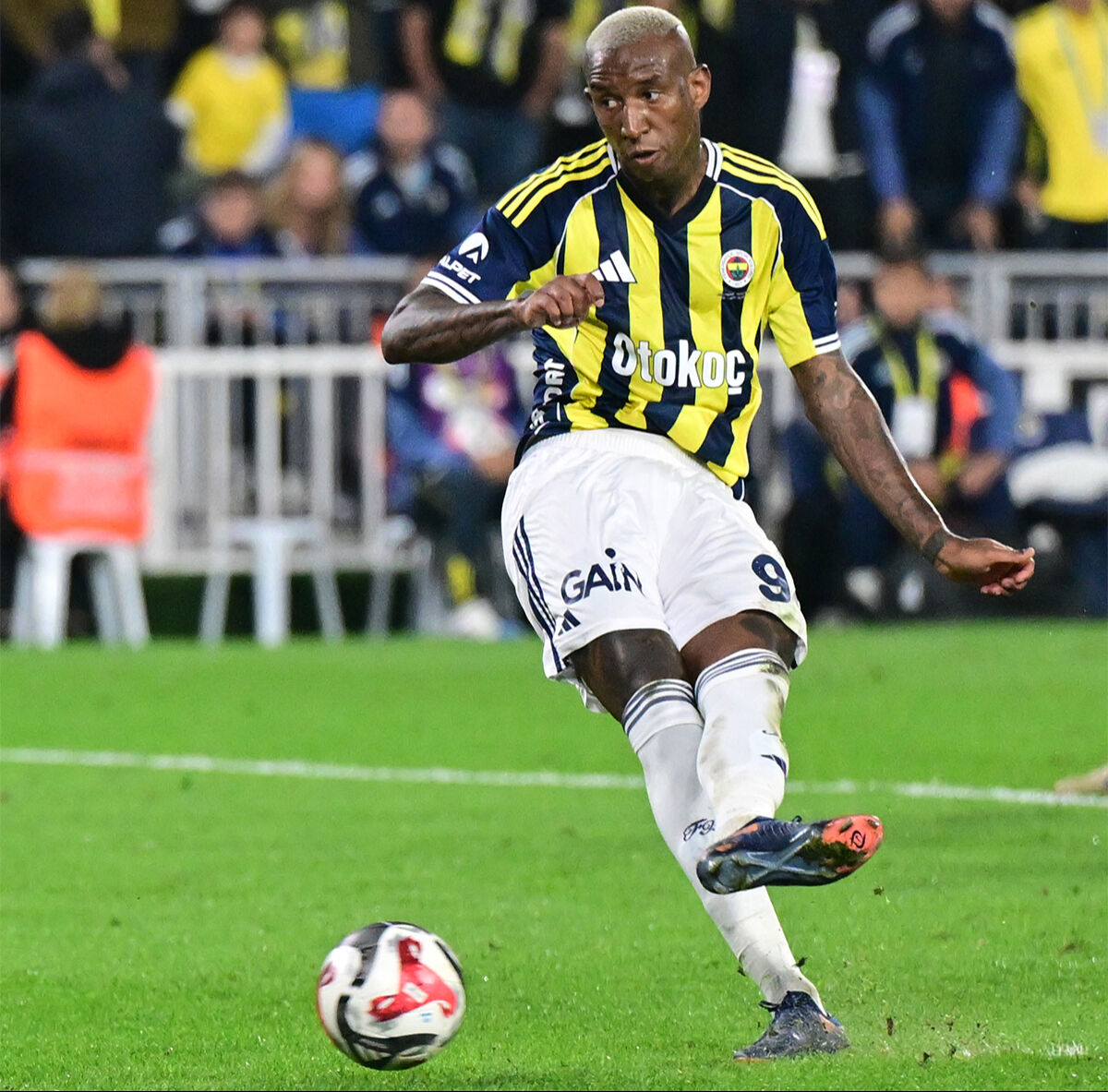 Talisca'dan taraftarın ıslıklı tepkisine cevap: Yorum ve beğeni yağdı - 1. Resim