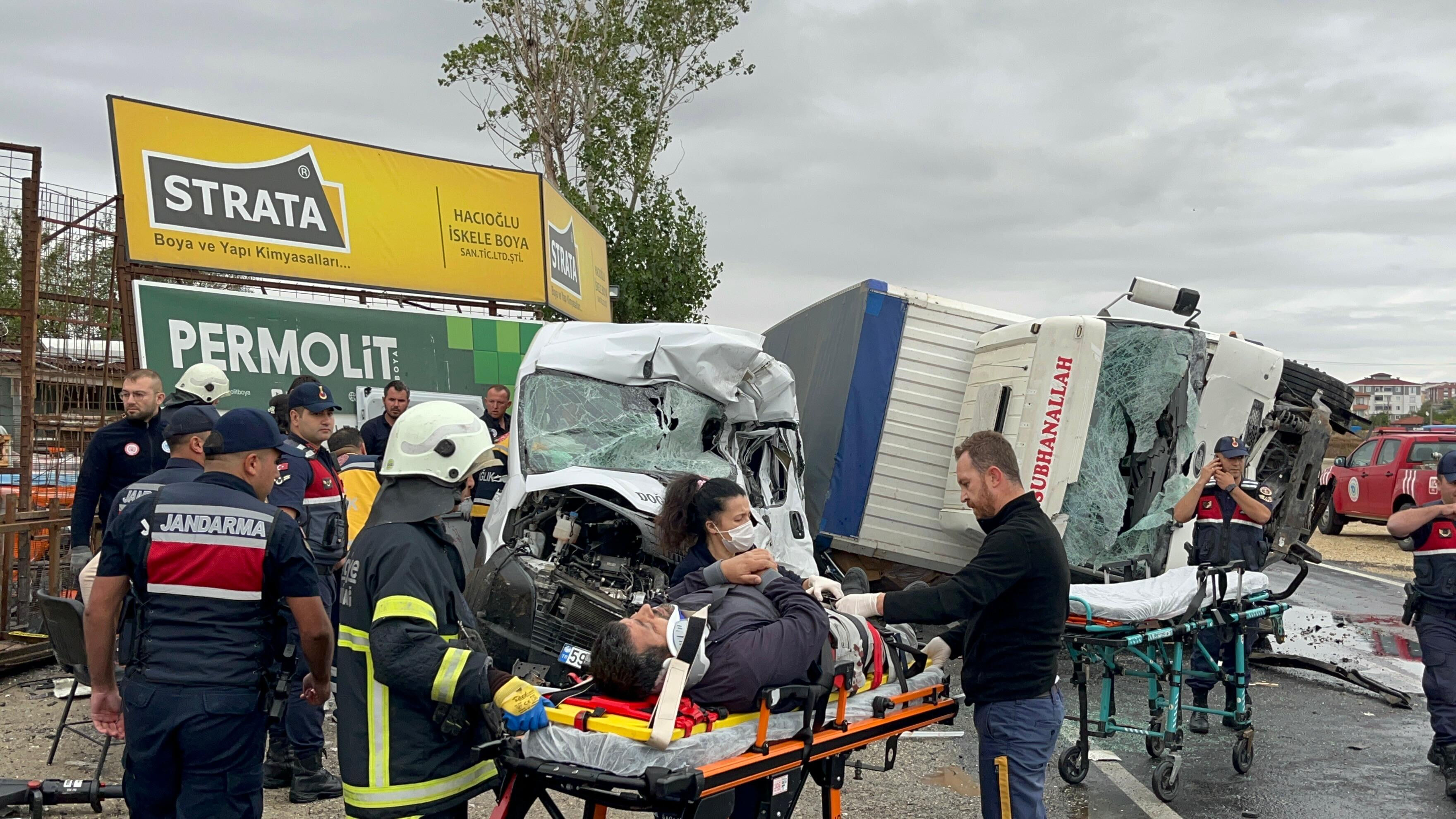 Tekirdağ'da işçi servisi ile kamyon çarpıştı! Çok sayıda yaralı var - 1. Resim