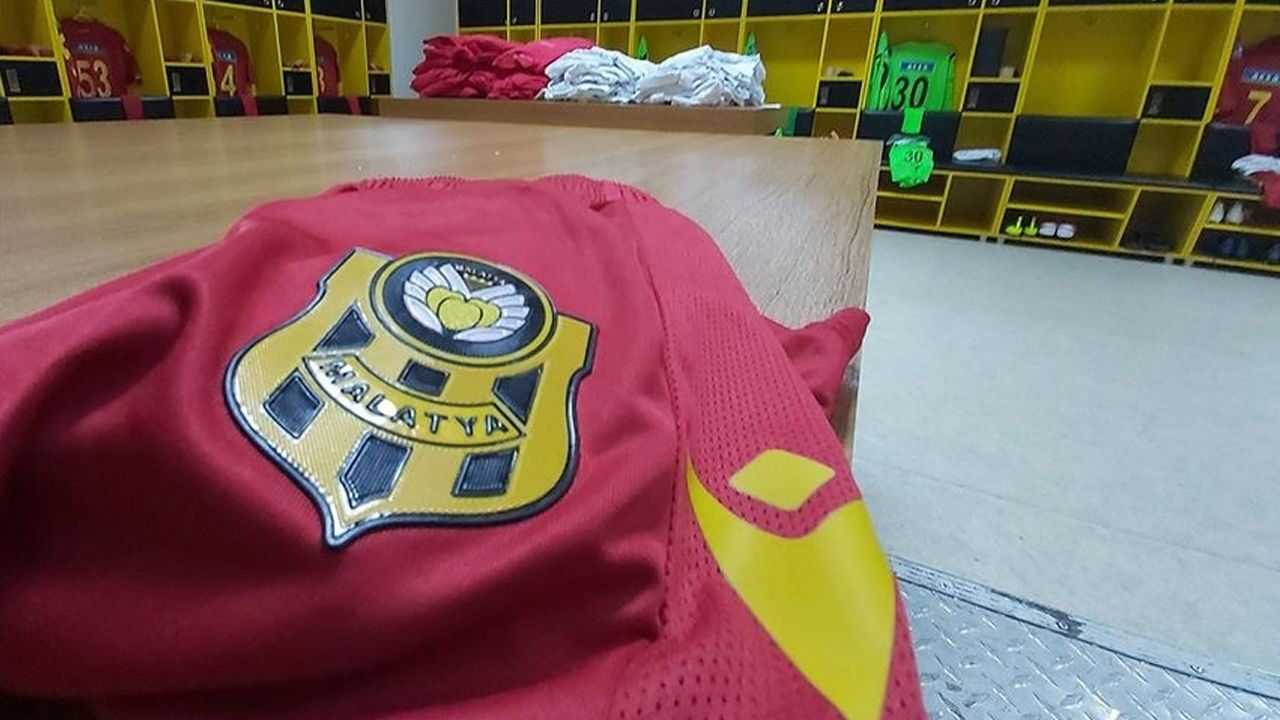Yeni Malatyaspor'dan 3 yıl sonra ilk puan! Eksi 35'e yükseldiler Yeni Malatyaspor'dan 3 yıl sonra ilk puan! Eksi 35'e yükseldiler - 2. Resim