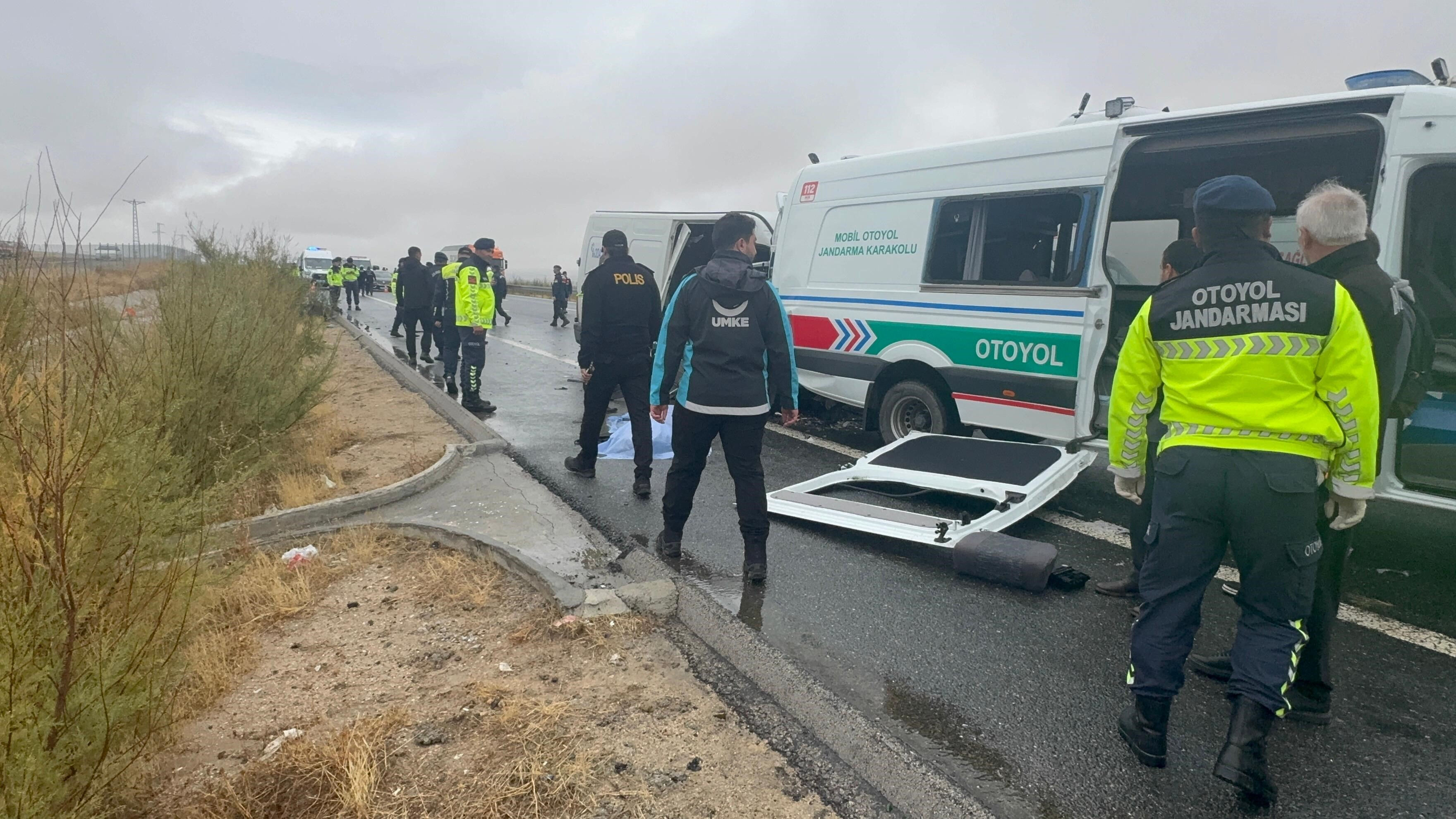 Aksaray'da jandarma aracı kaza yaptı! 2 asker şehit oldu - 1. Resim