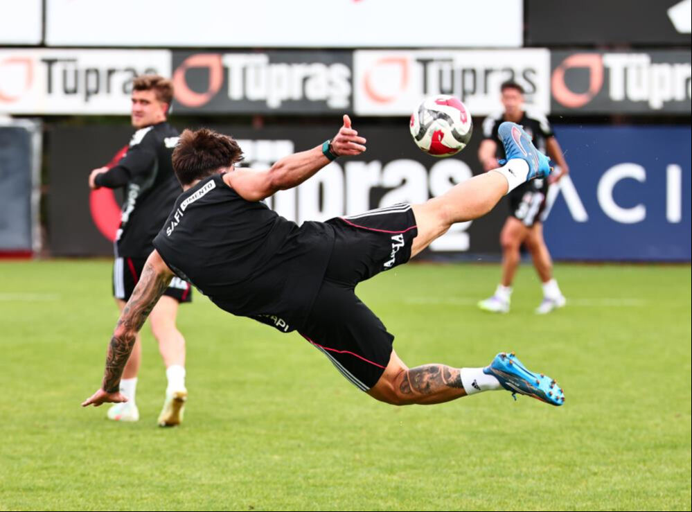 Beşiktaş'ın rakibi Galatasaray: Derbi hazırlıkları başladı Beşiktaş'ın rakibi Galatasaray: Derbi hazırlıkları başladı - 1. Resim