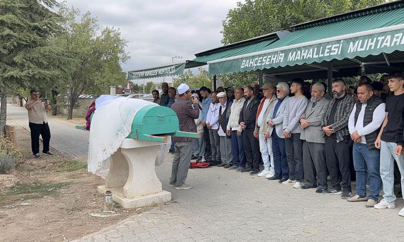 Melike Yıldırım nişan gününü göremedi: Gelinliği tabutuna serildi - 3. Resim