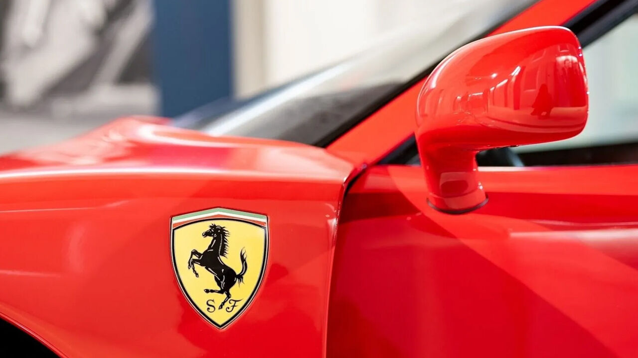 'T' plaka ile vergiden kaçıyorlardı! Maliye Ferrarilerin peşine düştü - 1. Resim