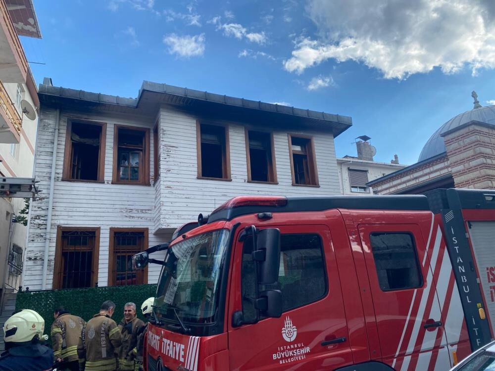 Üsküdar’da Kur’an kursunda yangın: Öğrenciler dumandan etkilendi - 1. Resim