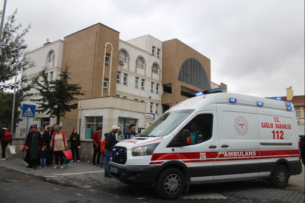 Yangın ziline basılınca izdiham yaşandı: 15 öğrenci yaralandı - 1. Resim