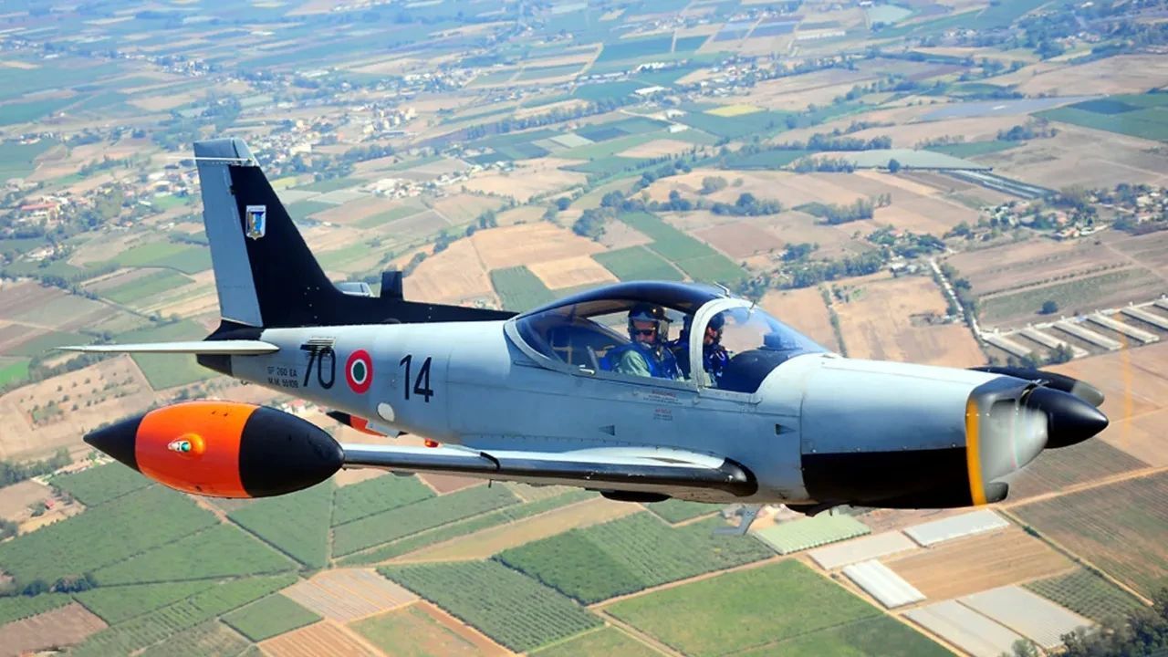 İtalya&#039;da askeri uçak düştü! Can kayıpları var