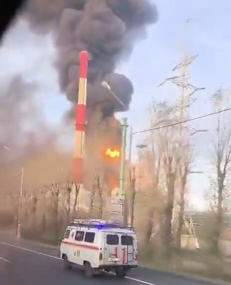 Rusya'da petrol rafinerisinde yangın! Yetkililer harekete geçti - 1. Resim