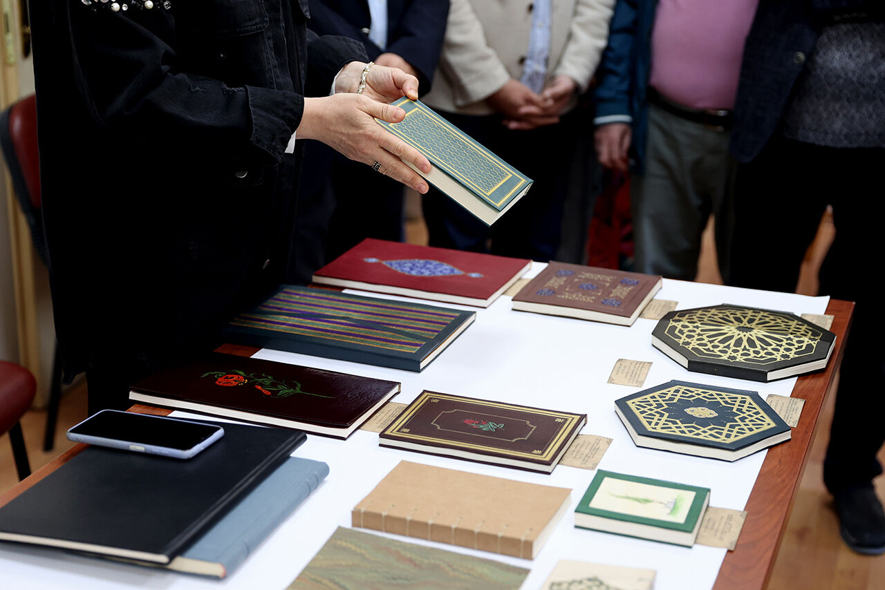 Asırlık kitapları kurtardılar! Konya'da yazma eserlere yapılan restorasyon hayran bıraktı - 1. Resim