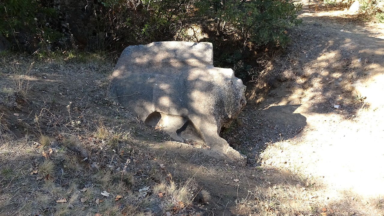 Binlerce yıllık Hitit eserleri talan ediliyor! Yozgat'ta sahipsiz tarihi alan kaçak kazıya uğruyor - 2. Resim