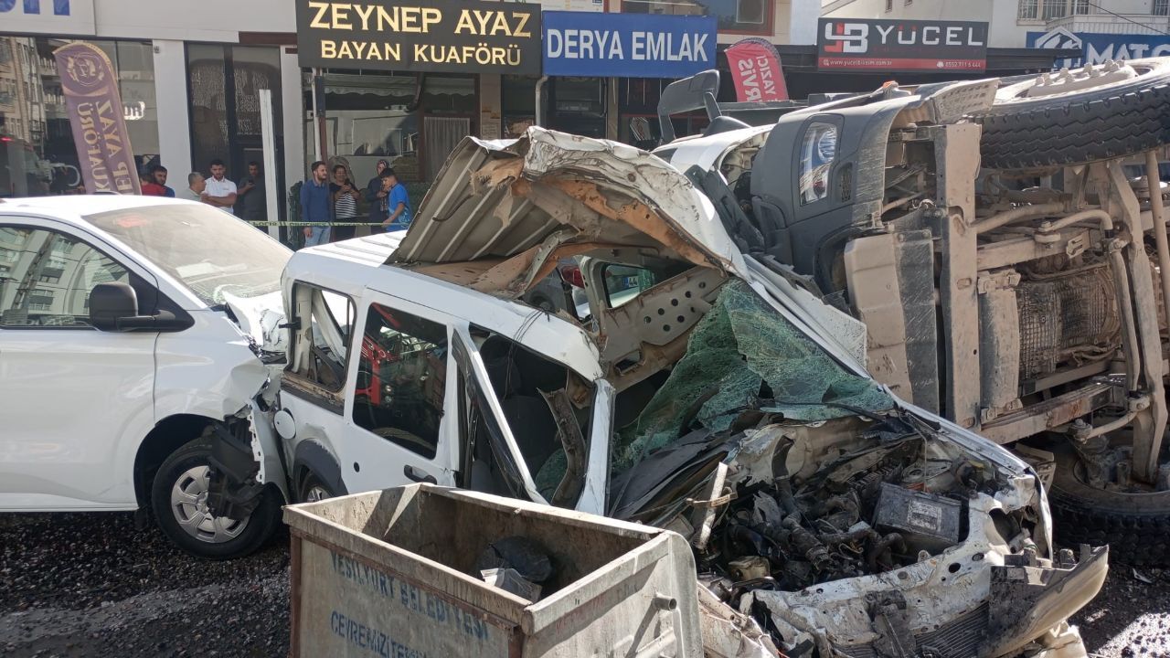 Freni arızalanan kamyon 15 aracı perte çıkardı! Çok sayıda yaralı var
