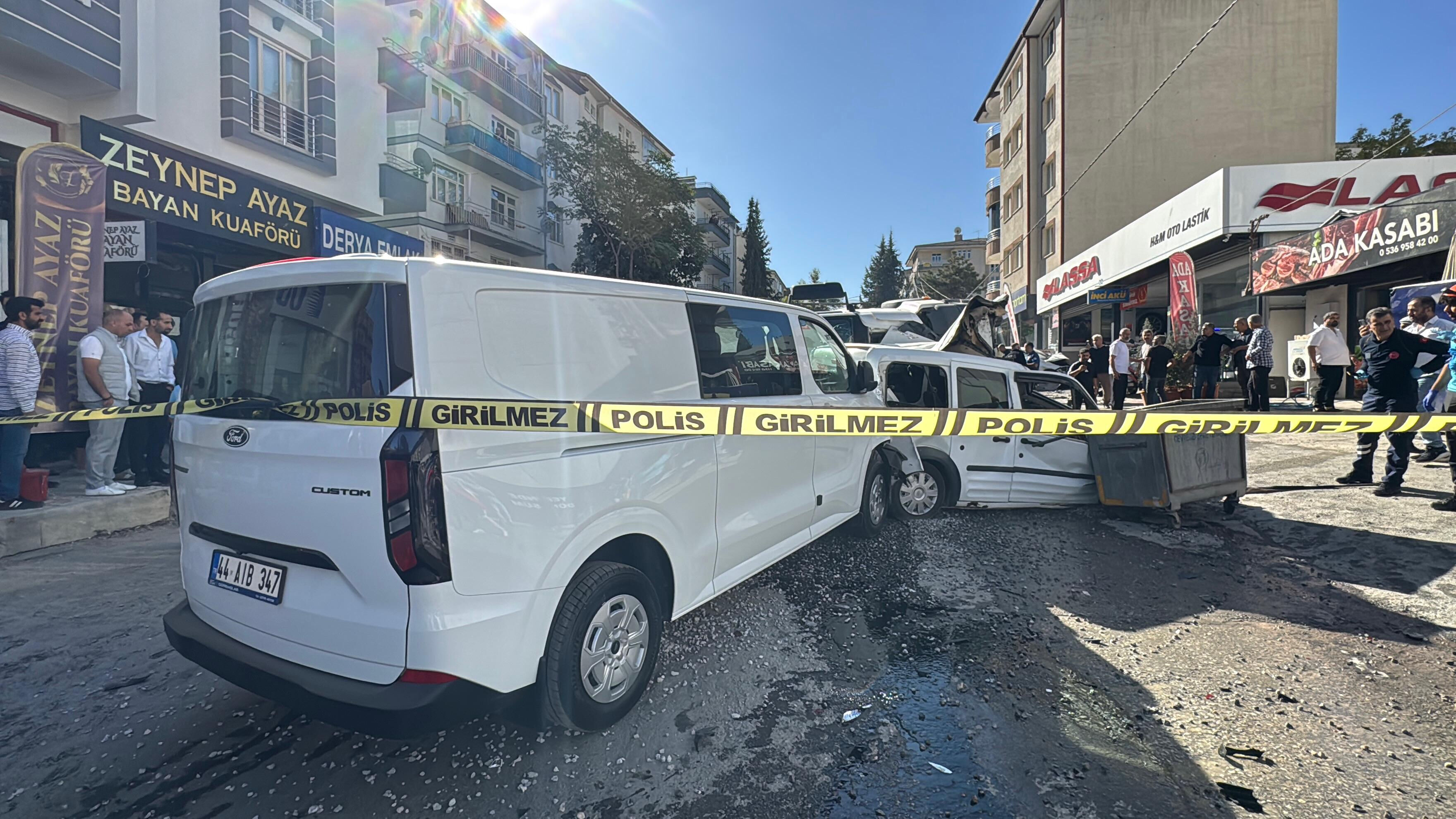 Freni arızalanan kamyon 15 aracı perte çıkardı! Çok sayıda yaralı var - 1. Resim