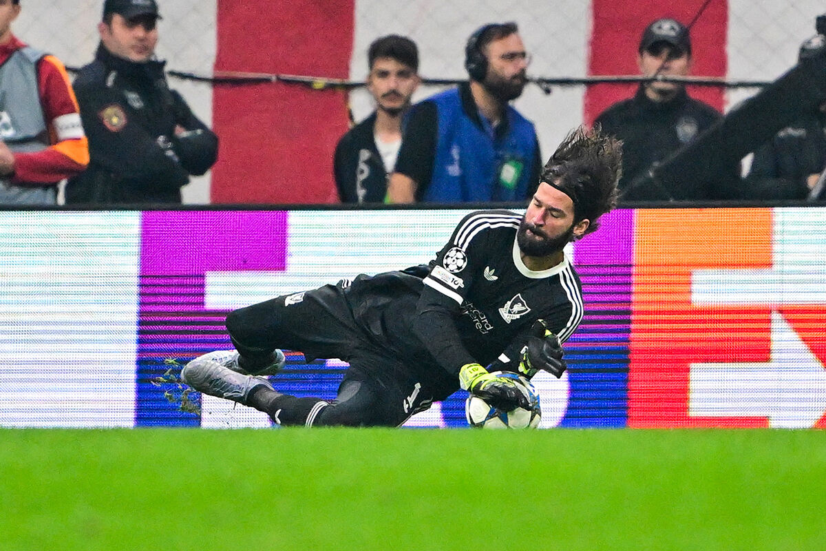 Galatasaray maçında sakatlanmıştı! Liverpool'a Alisson Becker'den kötü haber - 1. Resim
