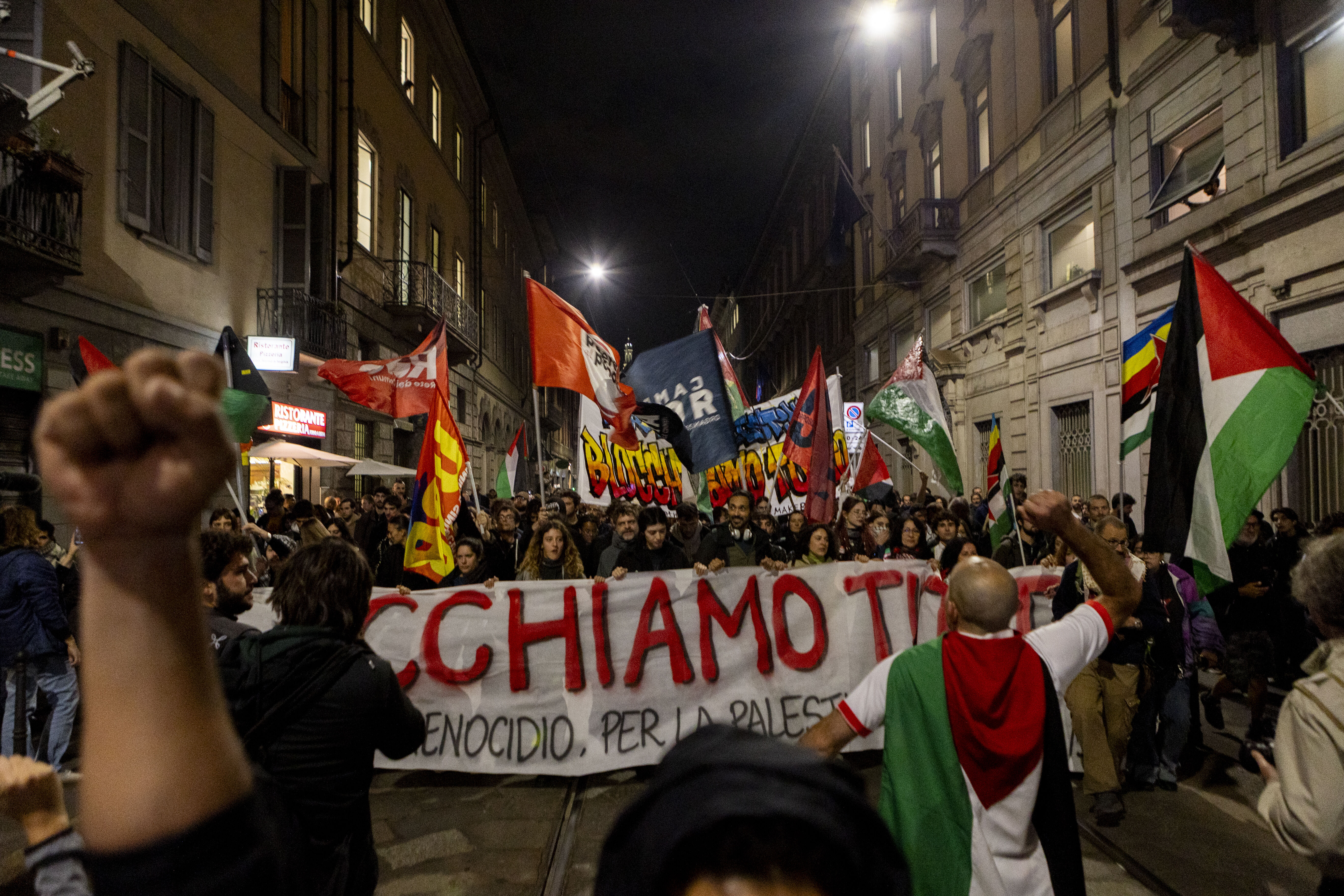 İsrail, Gazze'ye yardım taşıyan Sumud Filosu'na saldırdı! Birçok ülkede protestolar başladı - 5. Resim