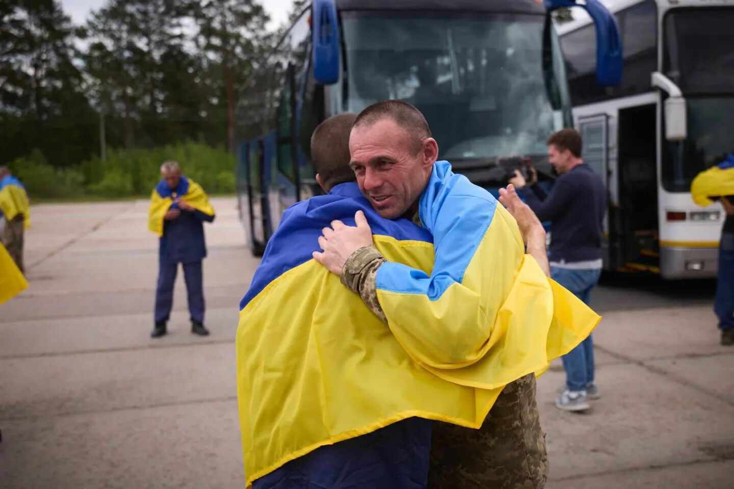 İstanbul'daki anlaşma sonrası büyük takas! Rusya-Ukrayna arasında 185'er esir asker vatanına döndü - 2. Resim