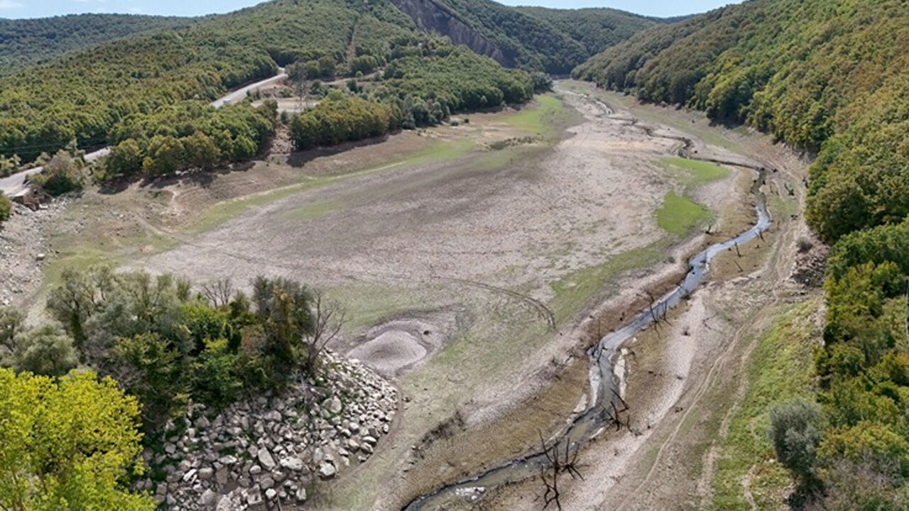 İstanbul'un su kaynağı kuruma noktasında! Doluluk oranı yüzde 2'nin altına indi - 2. Resim