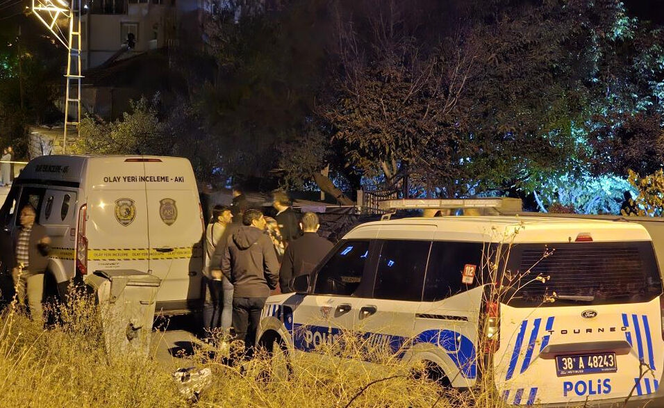 Kayseri'de yaşlı çifte cami çıkışı kanlı pusu! Oracıkta can verdiler - 1. Resim