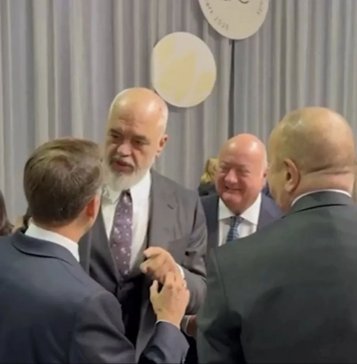 Kopenhag’daki zirvede esprili diyalog! Arnavutluk liderinin 