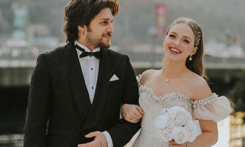 Sosyal medyada başladı, mahkemede bitiyor! İpek Filiz Yazıcı ile Ufuk Beydemir boşanma yolunda - 1. Resim