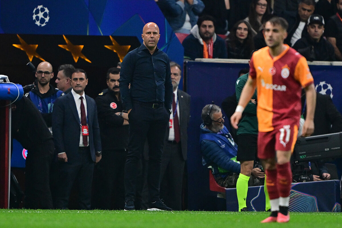 Arne Slot'tan Galatasaray maçı tepkisi: Sanki hayatının en sert darbesiydi! - 1. Resim