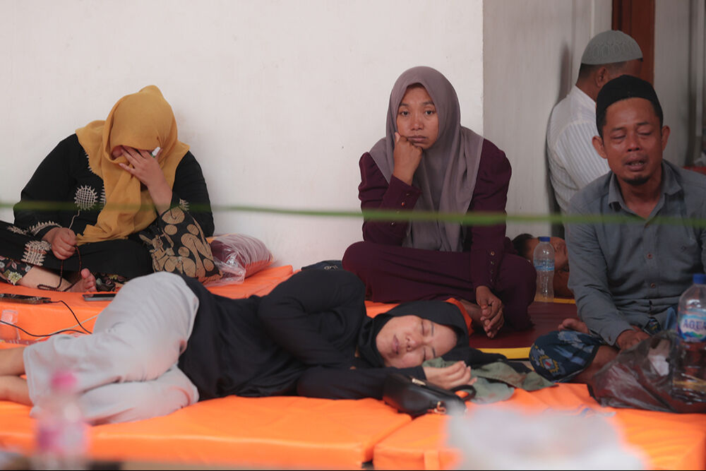 Endonezya'daki faciada ölü sayısı arttı! Okul binası çöktü, onlarca çocuk kayıp - 5. Resim