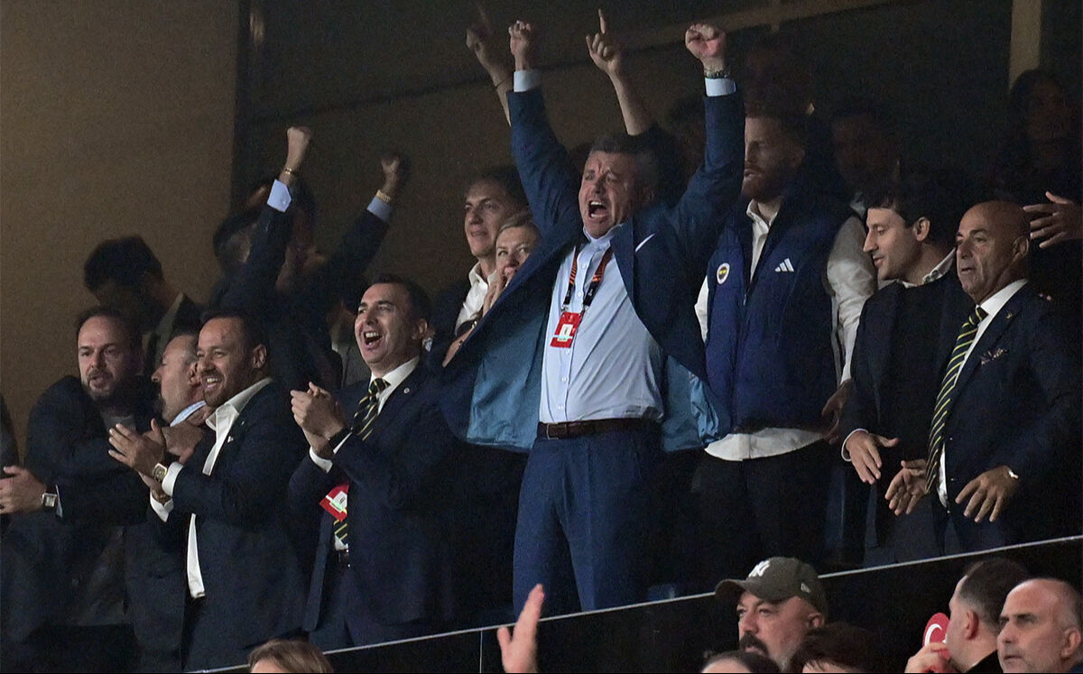 Fenerbahçe'de Başkan Saran'dan 'Devin Özek'i gönderme' diyen taraftara cevap! - 2. Resim