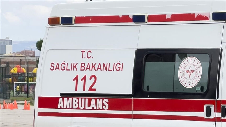 Isparta'da 2 otomobil 1 tır çarpıştı! Can kayıpları ve yaralılar var - 1. Resim