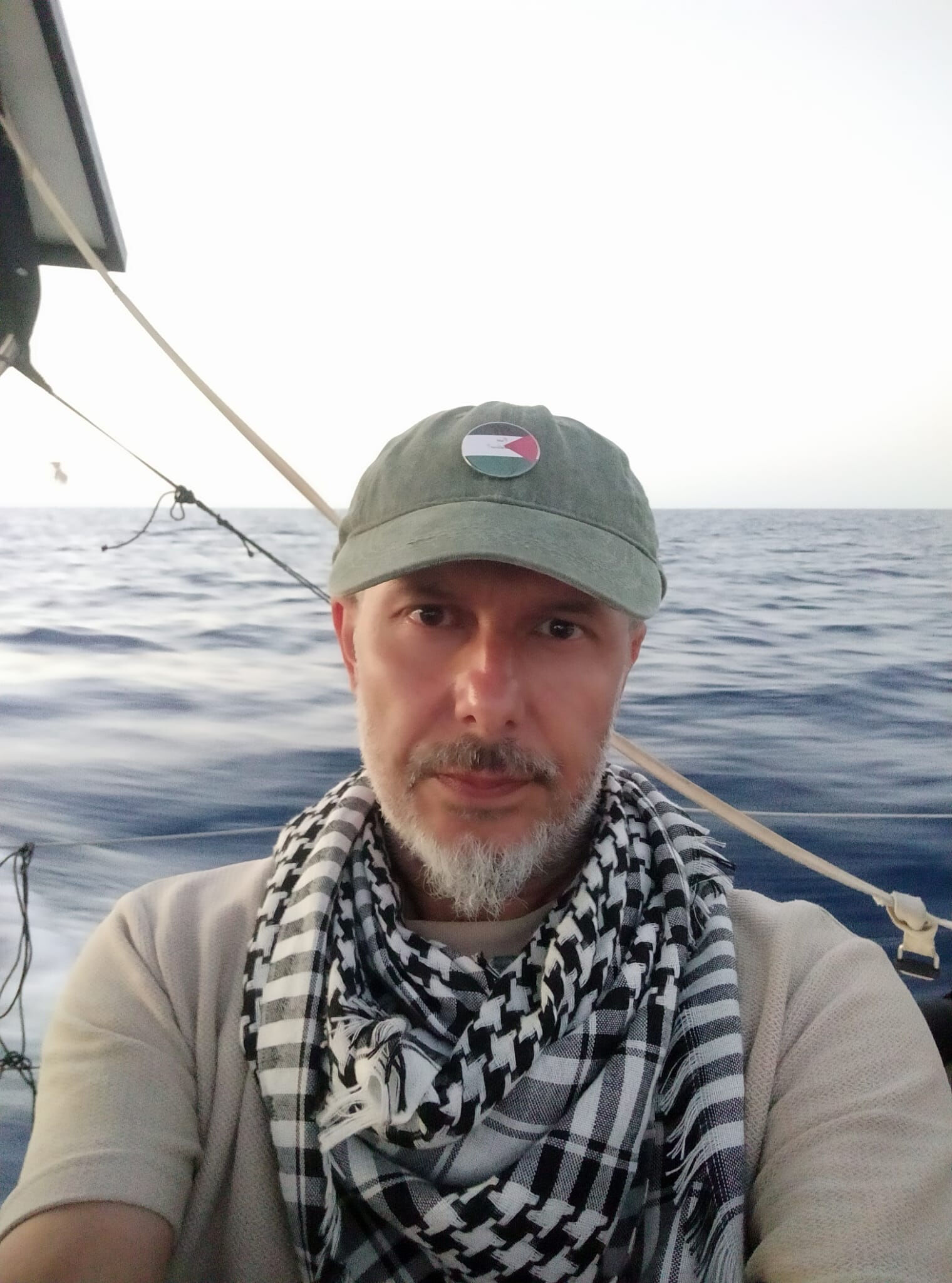 İsrail, Sumud Filosu'nun son gemisi 'Marinette'e saldırdı! Baskın anı canlı yayına yansıdı - 2. Resim